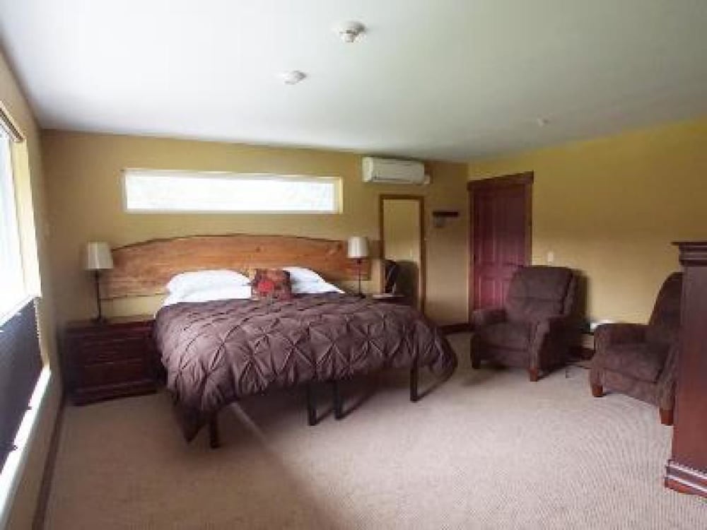 Premium Double Room, Ensuite (Pastoral View) photo 2