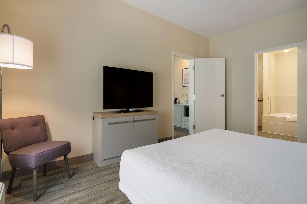 Suite, 1 King Bed with Sofa bed, Accessible, Bathtub photo 1
