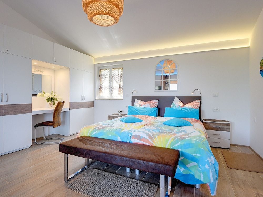 Villa photo 3