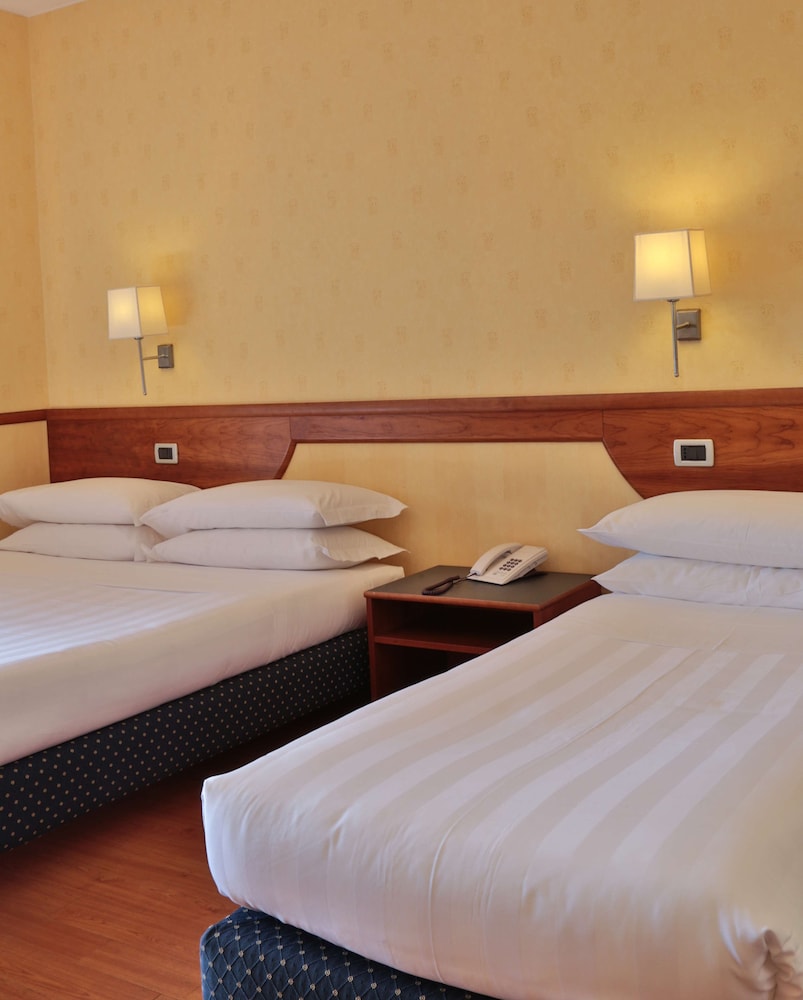 Classic Room, Multiple Beds - Photo 4