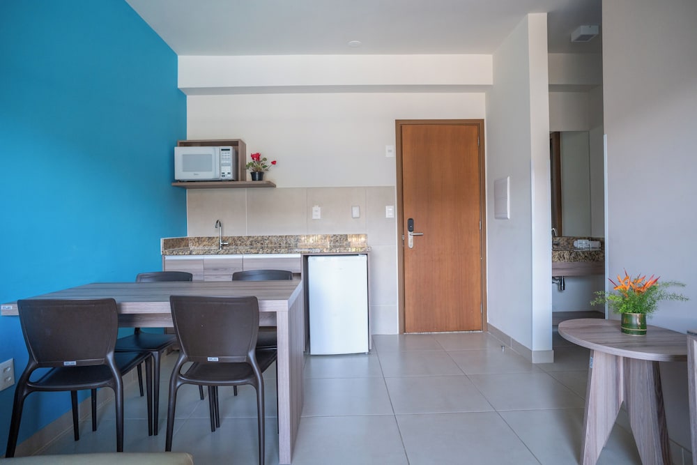 Deluxe Suite, Pool View, Garden Area - Photo 6