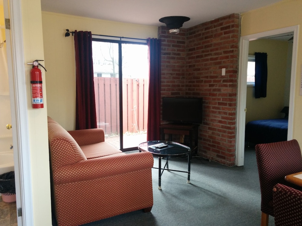Standard Suite, 2 Bedrooms, Kitchen (Room 2)