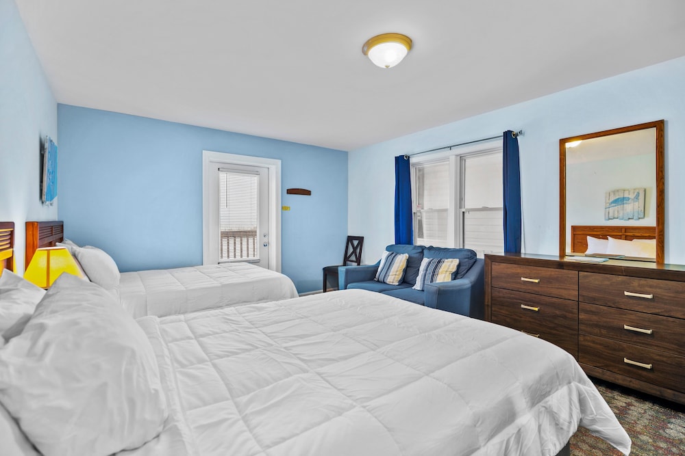 Room, 2 Double Beds, Kitchen, Oceanfront photo 1