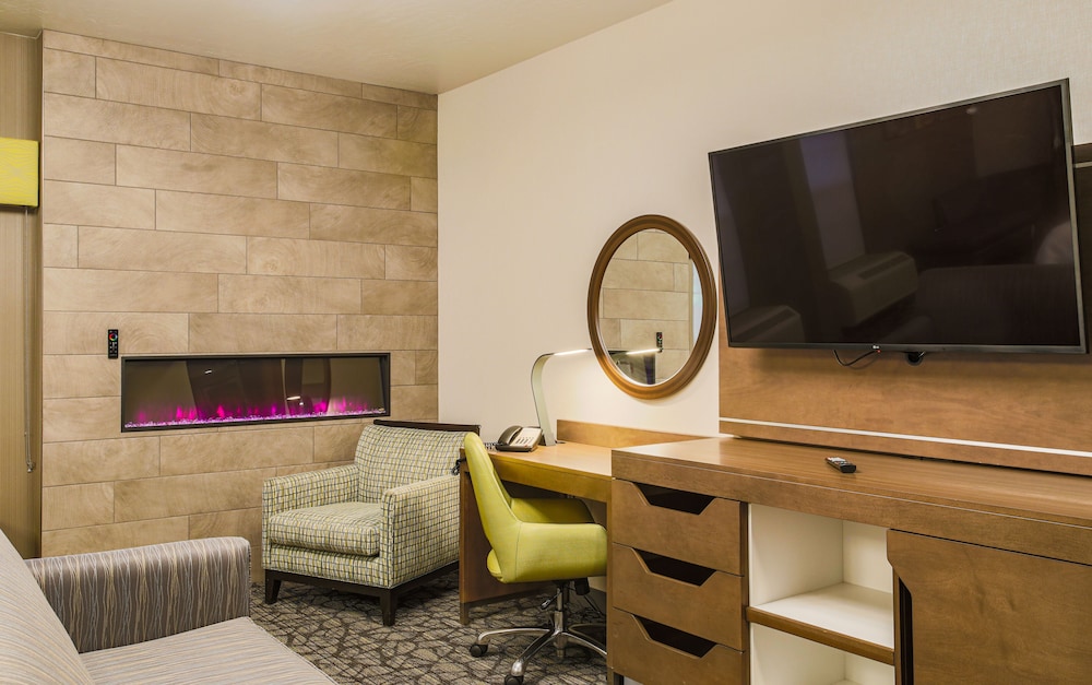 Suite, 1 King Bed, Non Smoking (Hospitality) - Photo 2