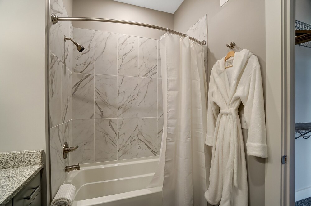 Opulent Corner 2BR Near OSU w Garage Parking, Zdjęcie 14