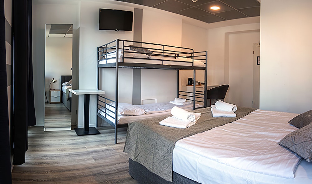 Family Quadruple Room, Multiple Beds photo 1