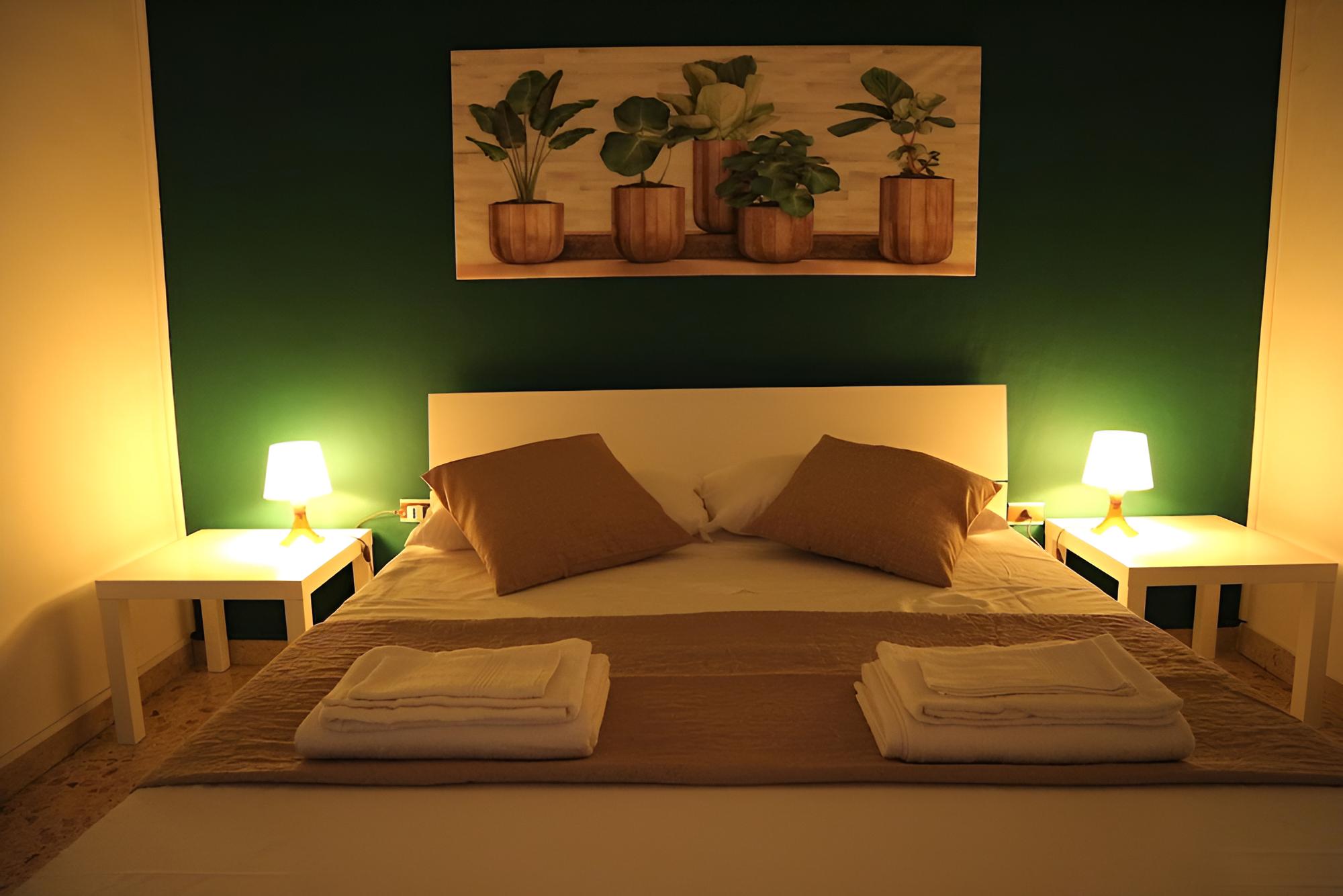 Basic Room, Shared Bathroom (Green Room)