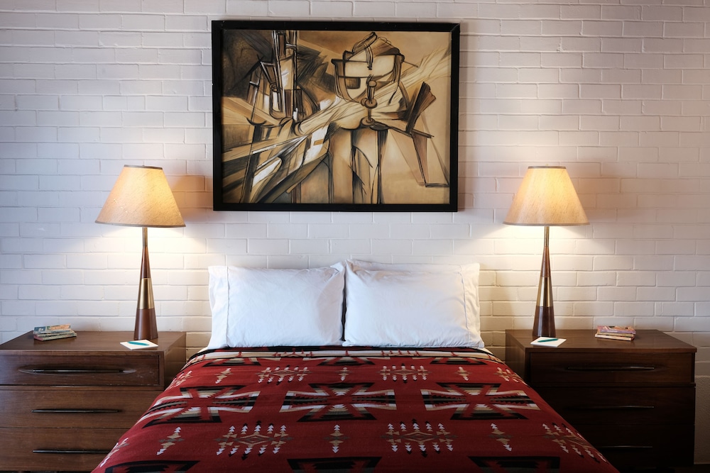 Deluxe Room, 1 King Bed photo 3