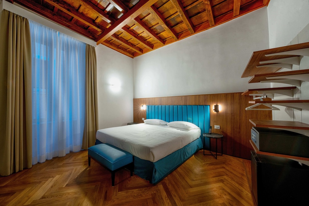 Deluxe Quadruple Room, City View