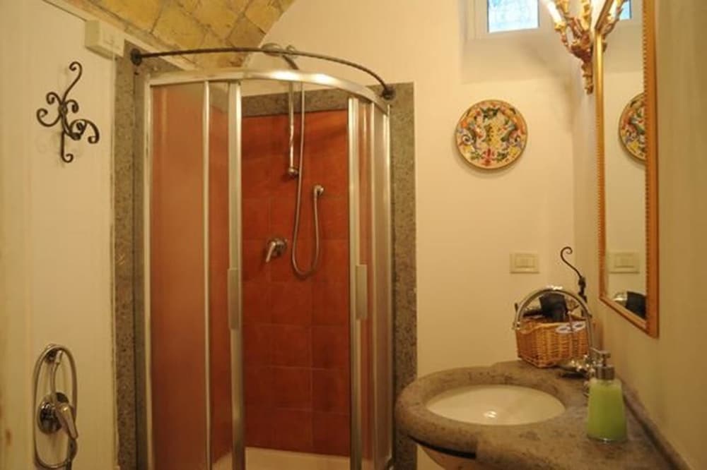 Economy Room, Private Bathroom (External) photo 3