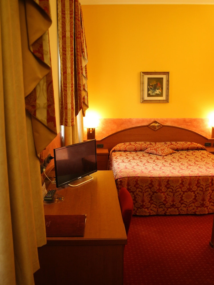 Superior Room, 1 Queen Bed, Jetted Tub photo 1