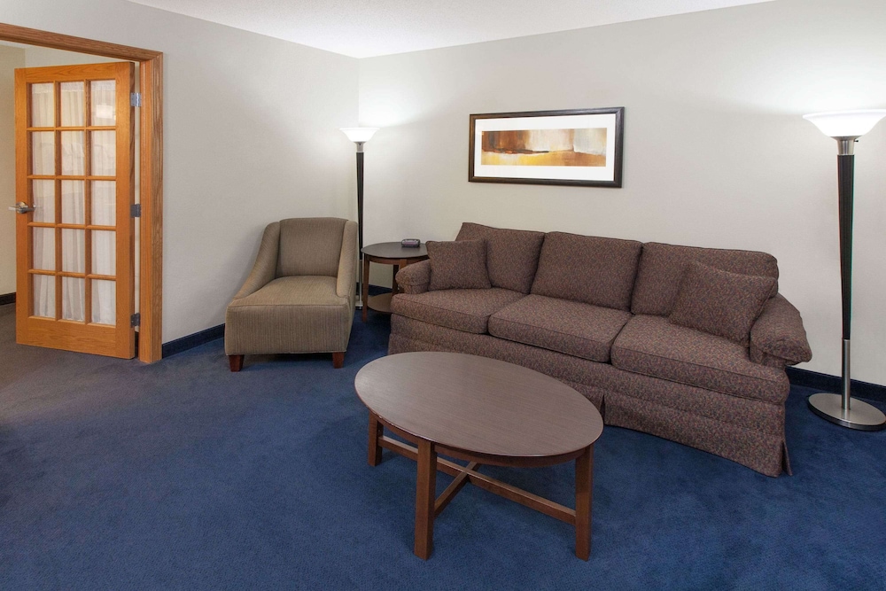Suite, 1 King Bed (One-Bedroom Suite) photo 1