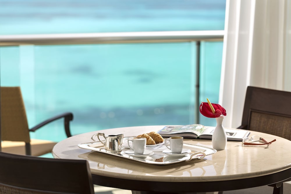 Ocean Front Suite (1 King) - Photo 5