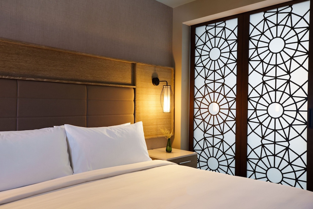 Deluxe Room, 1 King Bed, Terrace - Photo 5