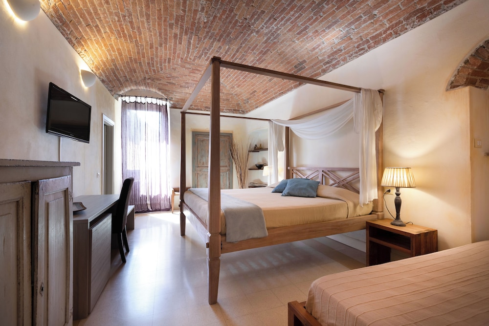 Superior Triple Room photo 2