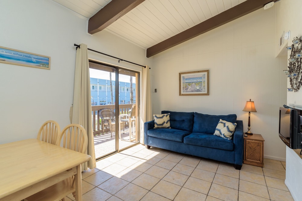 Standard Condo, 1 Queen Bed with Sofa bed, Balcony, Resort View, photo 6