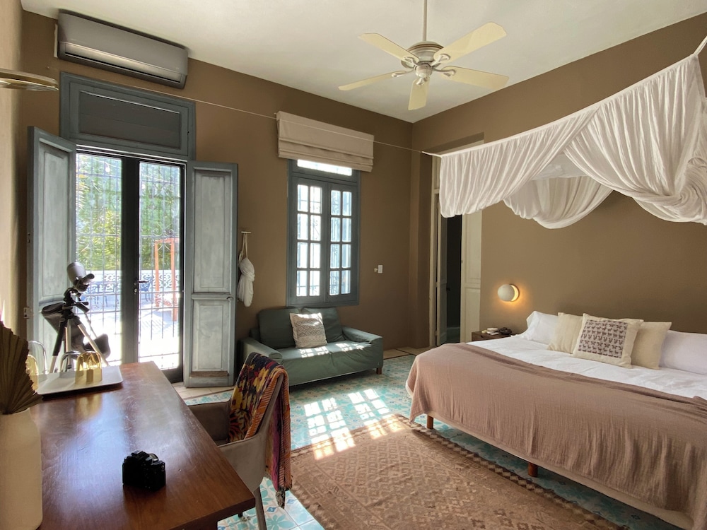 Luxury House photo 1