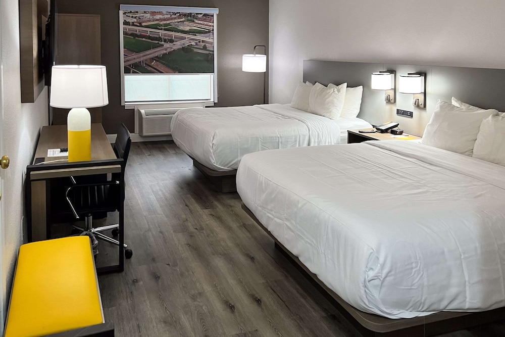 Suite, 2 Queen Beds, Non Smoking (Efficiency, Upgrade) - Photo 2