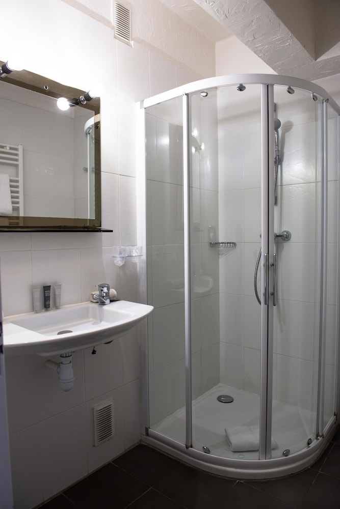 Twin Room - Photo 2