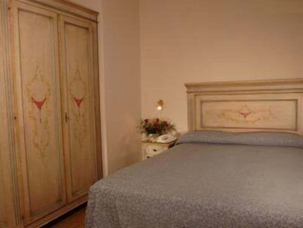 Single Room photo 3