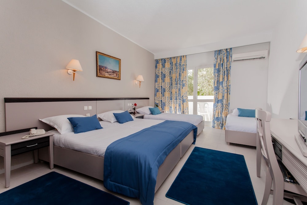 Quintuple Room (3 Adults + 2 Children) - Photo 1