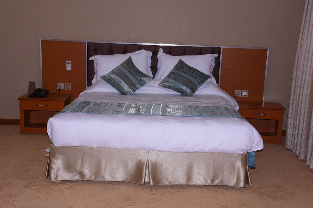 Executive Room, 1 King Bed, Accessible photo 2