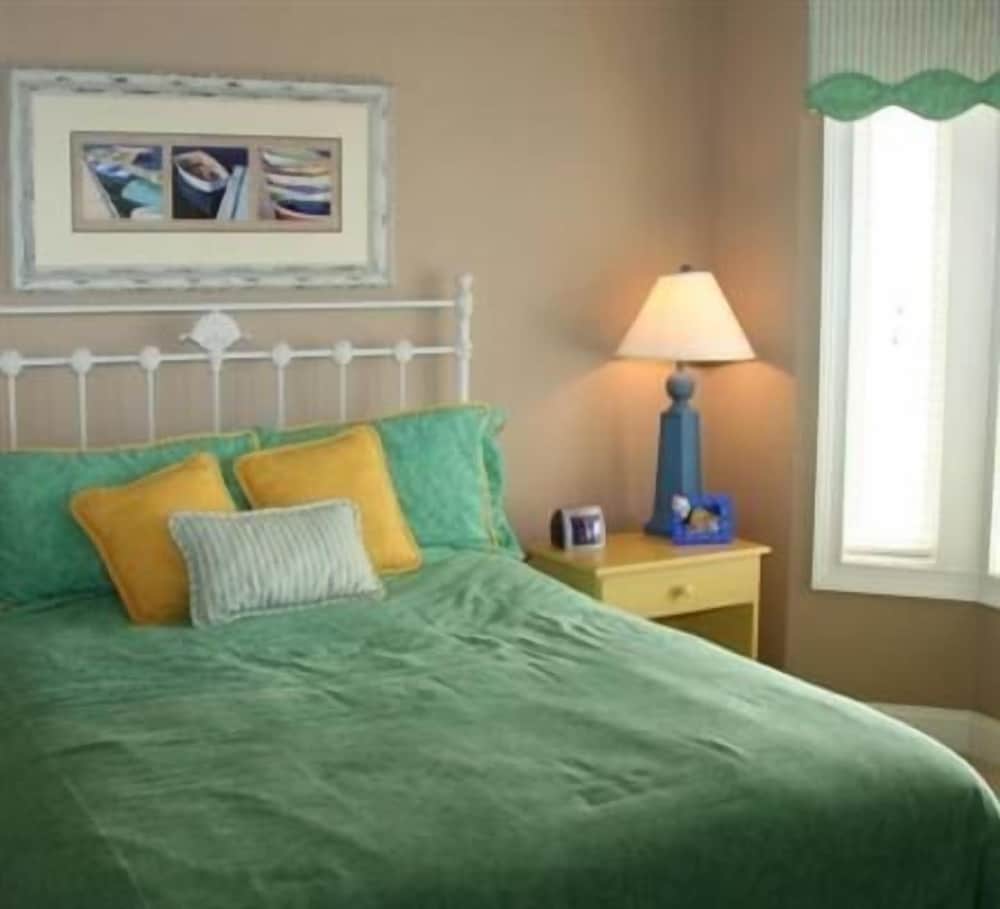 Condo, 3 Bedrooms, 2 Bathrooms
