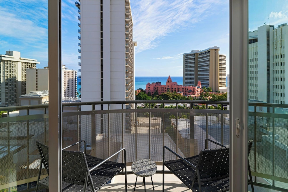 Suite, 1 King Bed, Corner