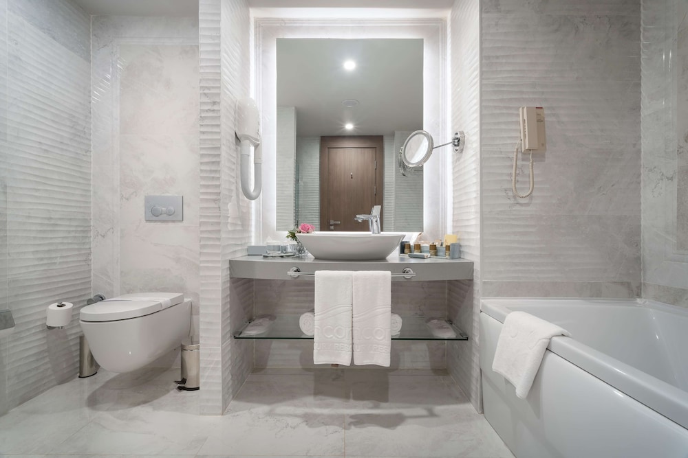 Family Suite, 2 Bedrooms, 2 Bathrooms, Garden View photo 3
