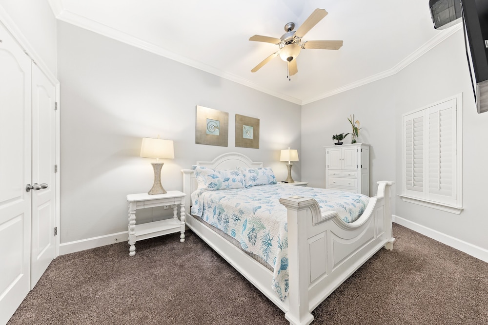Classic Condo, 3 Bedrooms, Balcony, Ocean View