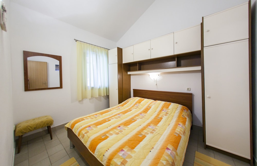 Apartment (Bungalow with terrace)
