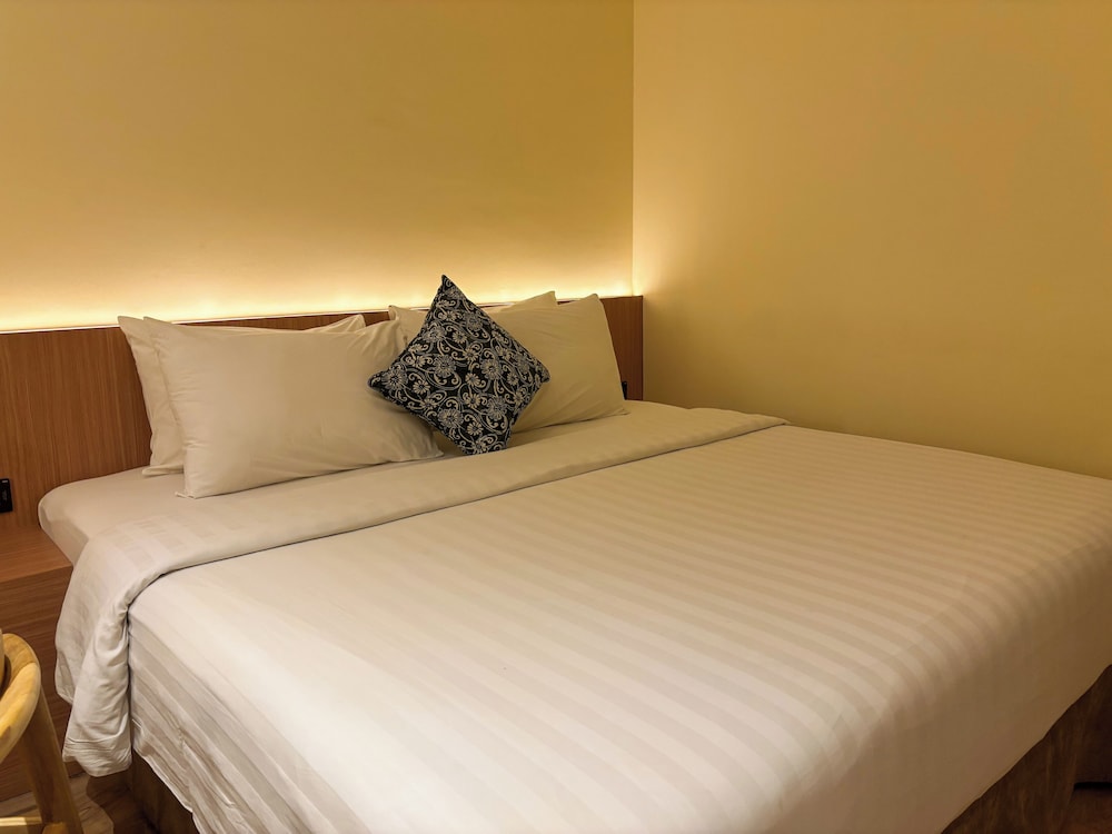 Suite, 1 Bedroom, Balcony - Photo 17