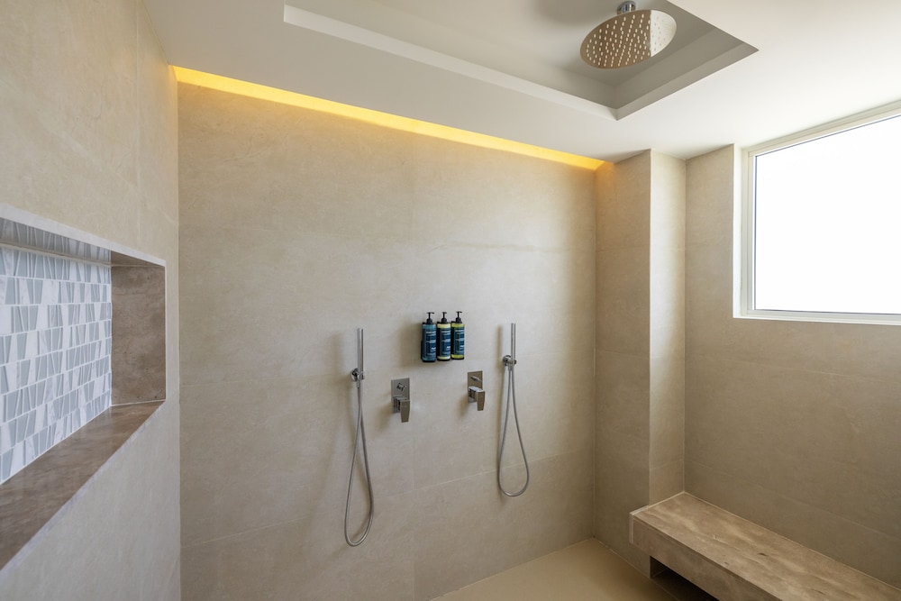 Luxury Sky Chairman Suite Two Bedroom Ocean Front Diamond Club - Photo 6