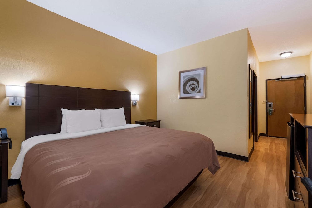 1 King Bed, Accessible photo 1