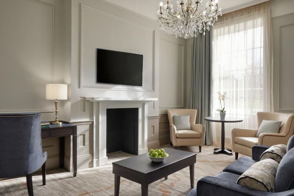 Superior Suite- includes spa access - Photo 3