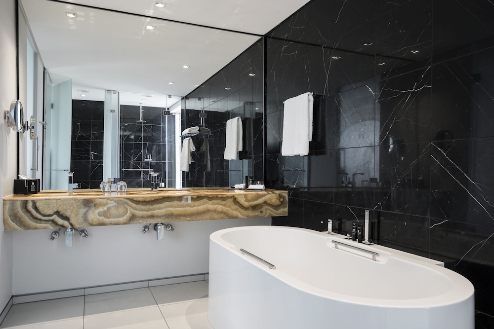 Executive Suite - Photo 5