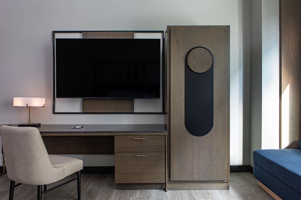 Premier Room, 2 Queen Beds, City View (Deluxe) - Photo 4