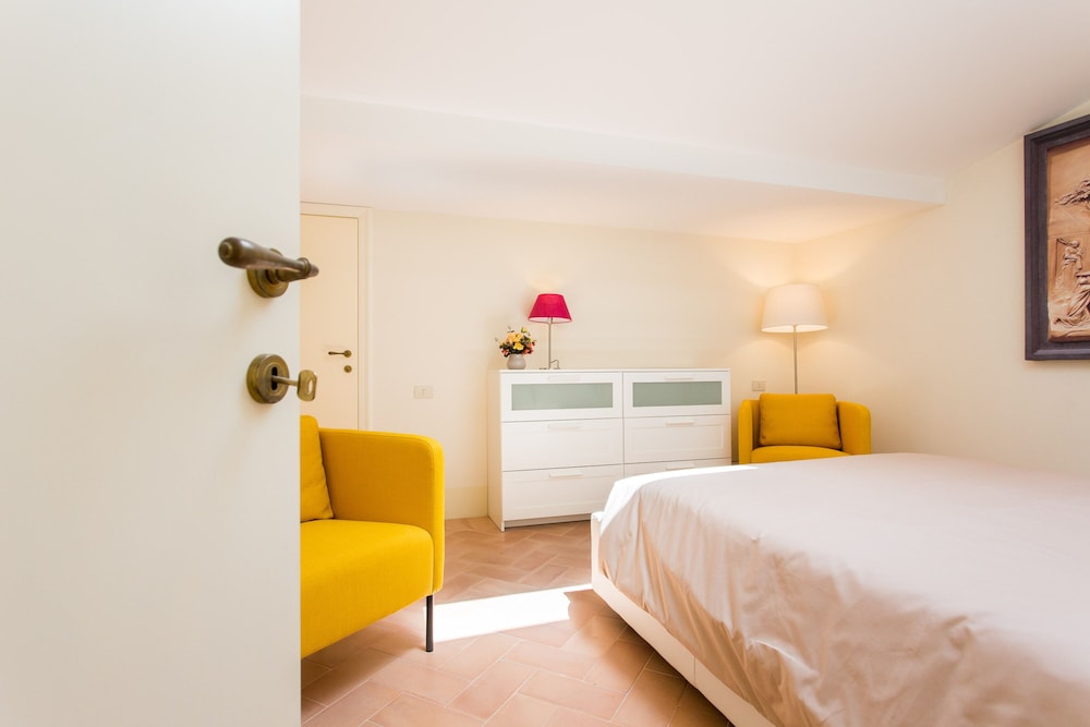 Classic Penthouse, 2 Bedrooms, Private Bathroom, Tower photo 1