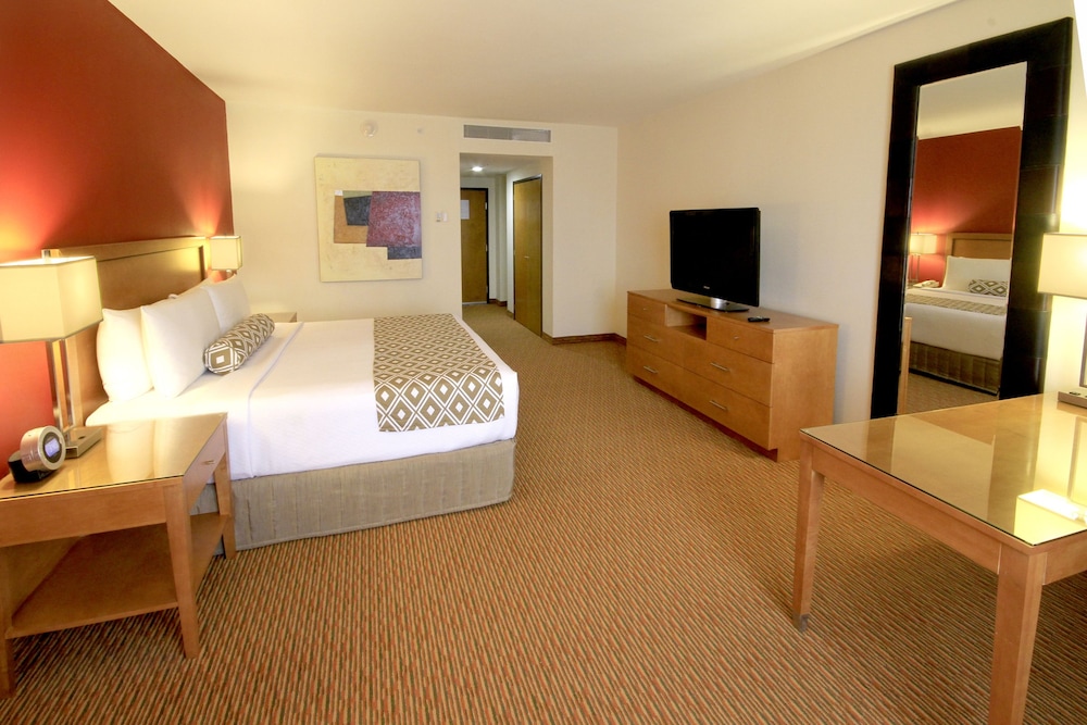 Junior Suite, 1 King Bed - Photo 1