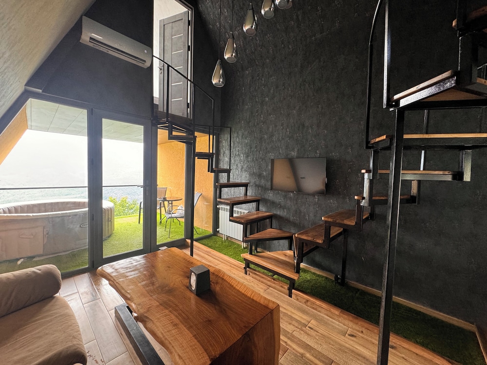 Comfort Room, Balcony, Mountain View photo 2