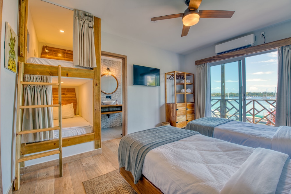 Oceanview Premium Friends & Family Room photo 1