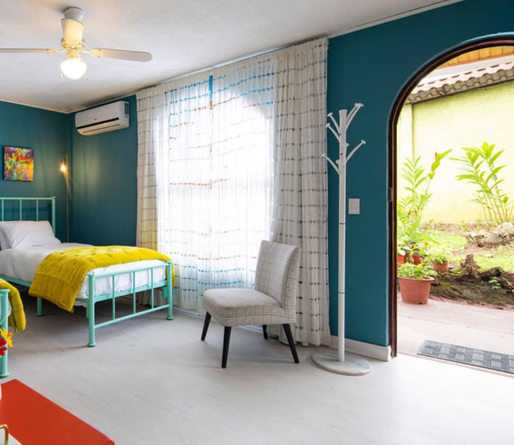 Standard Room, 2 Twin Beds - Road Facing photo 2