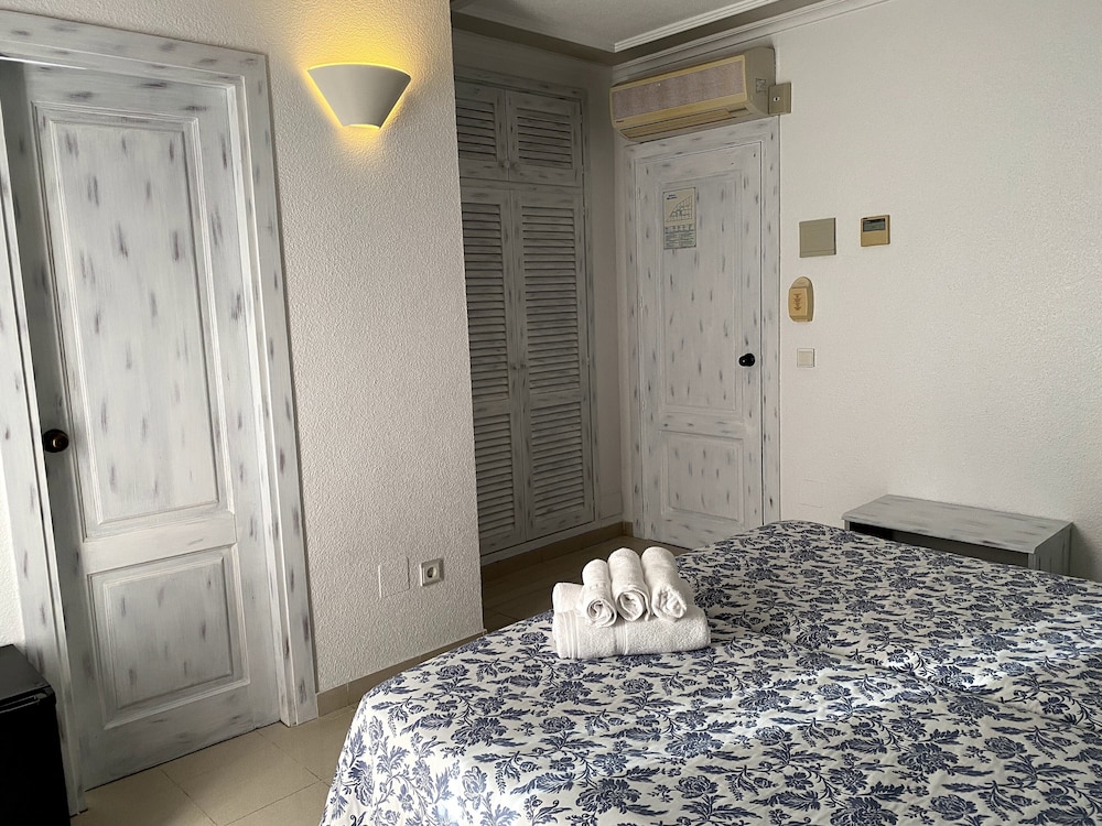 Economy Twin Room photo 2