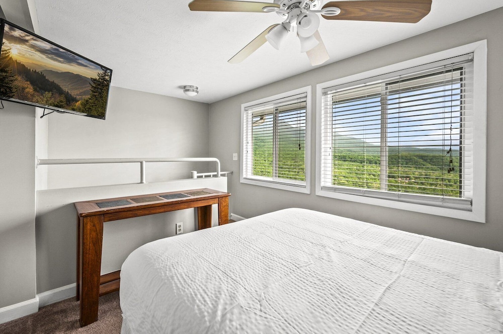 Smoky Ridge Retreat | Indoor Pool Mountain Views Hot Tub Sauna photo 3