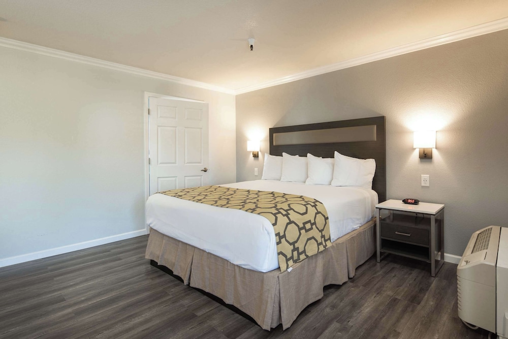 Room, 1 Queen Bed, Accessible, Non Smoking - Photo 5