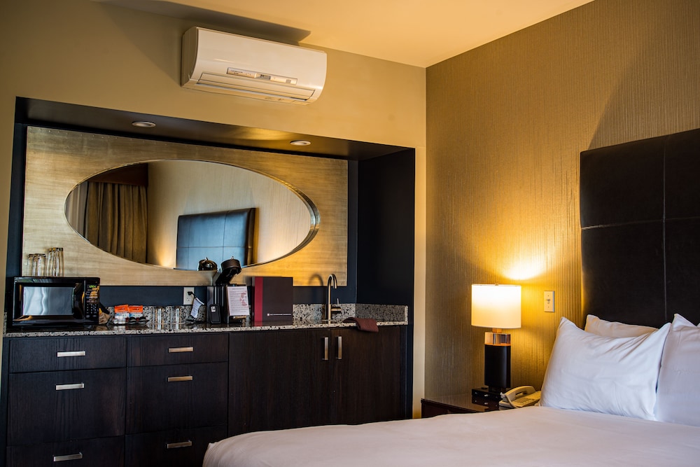 Standard Room, 1 King Bed, Resort View (Call for dog-friendly options) photo 1