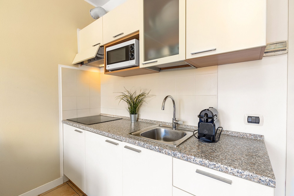 Standard Studio, Mountain View, Beachside (Porto Letizia S18)