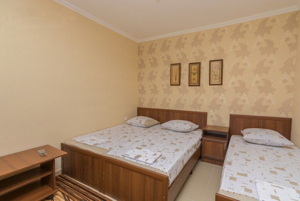 Economy Triple Room photo 1