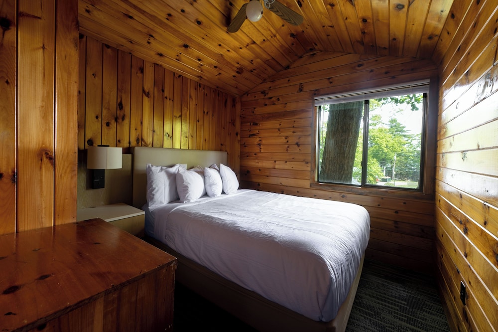 Premier Three-Bedroom Cottage with Two Bathrooms