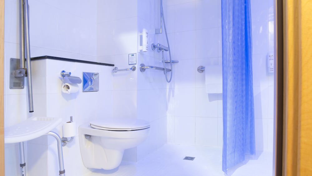 Standard Room, 1 Queen Bed, Accessible (Free Breakfast) - Photo 2
